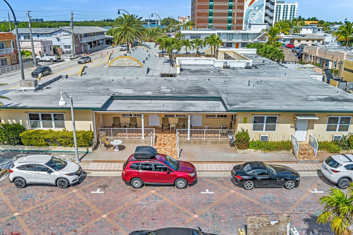 The front of the Sunrise and its parking, from above