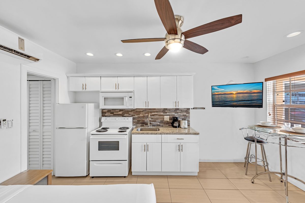 The kitchen: stove, microwave, refrigerator and coffee maker