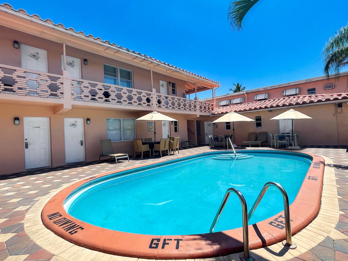 The heated pool at the Swan, one of five pools open to every guest