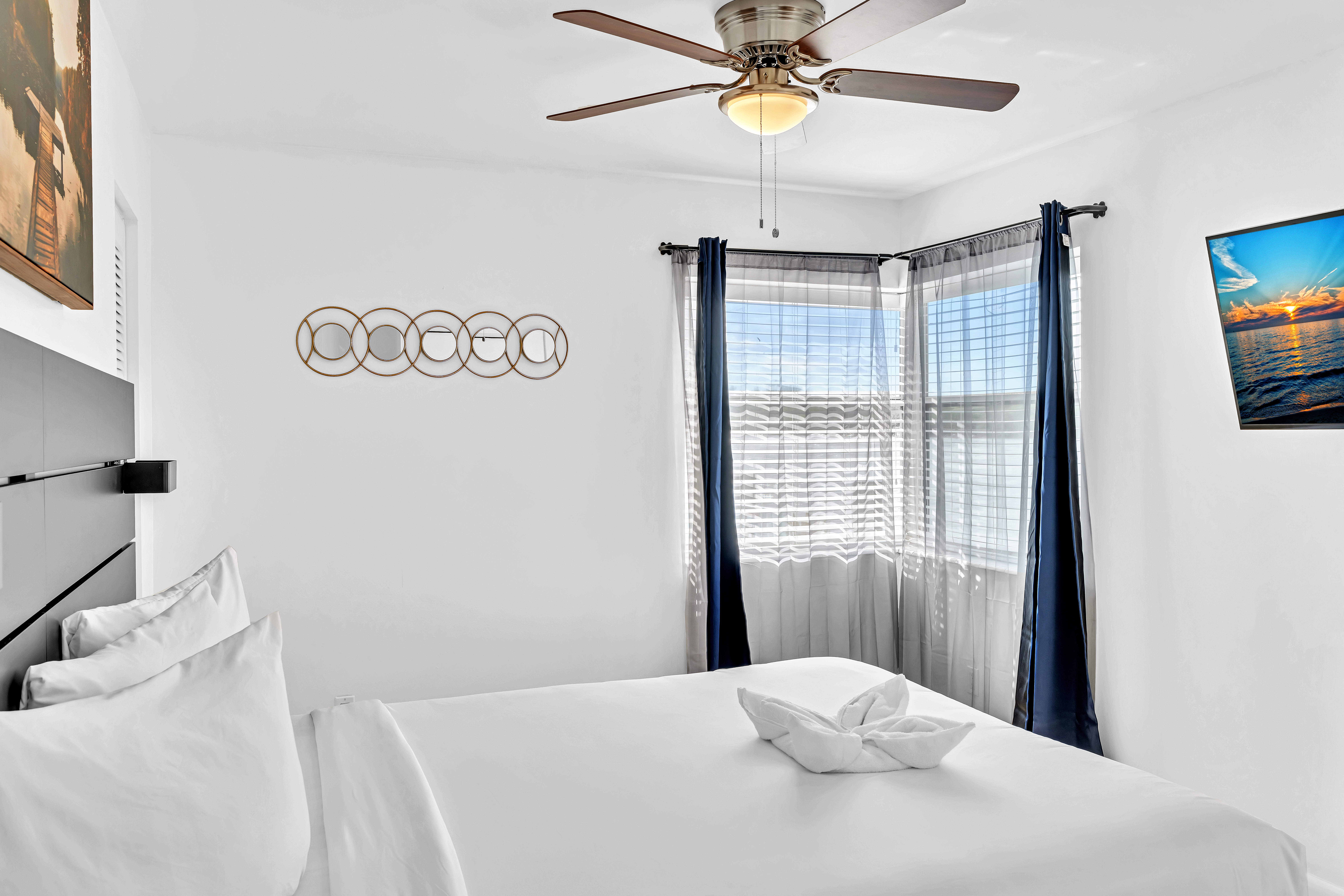 Florida 2023: New Hotel Opening - 2 bedroom hotel. Queen beds with the ocean view 